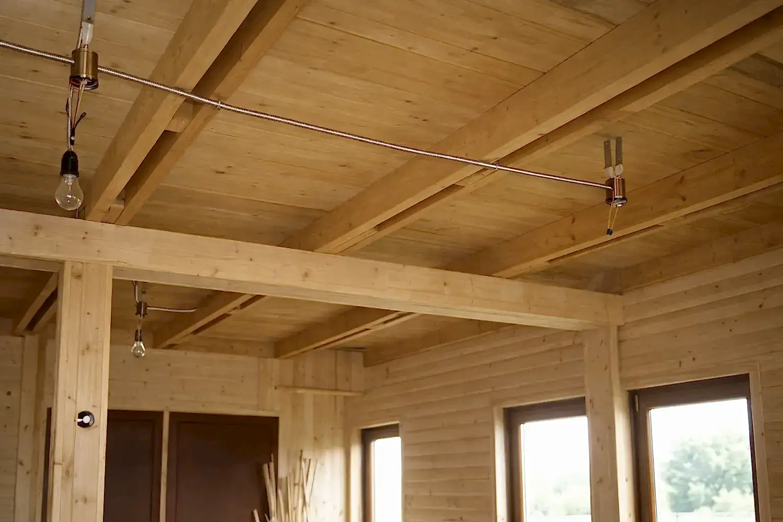 Электропроводка в деревянном доме скрытым способом