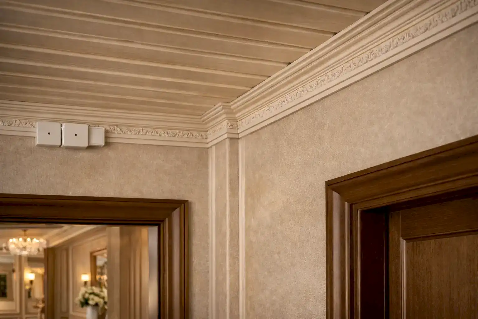 Открытая электропроводка в каркасном доме